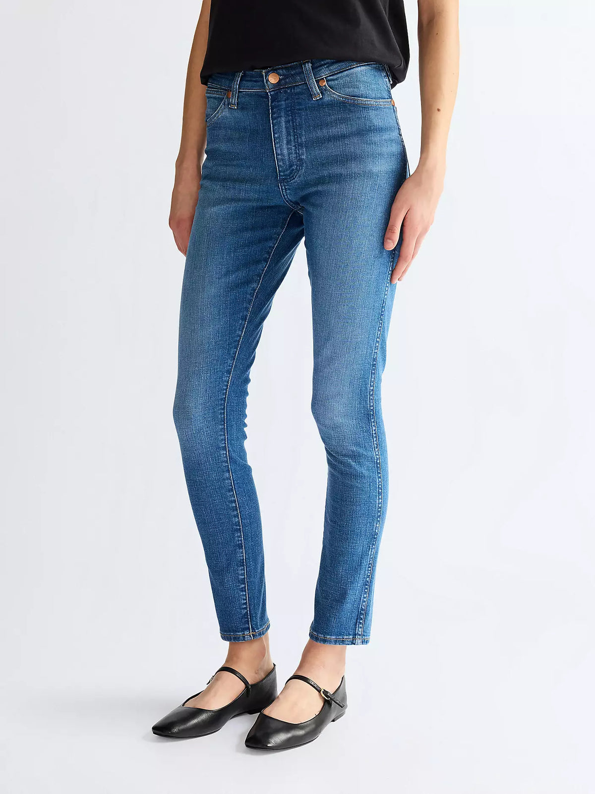 SIENNA 635
REBEL BLUE
MID RISE