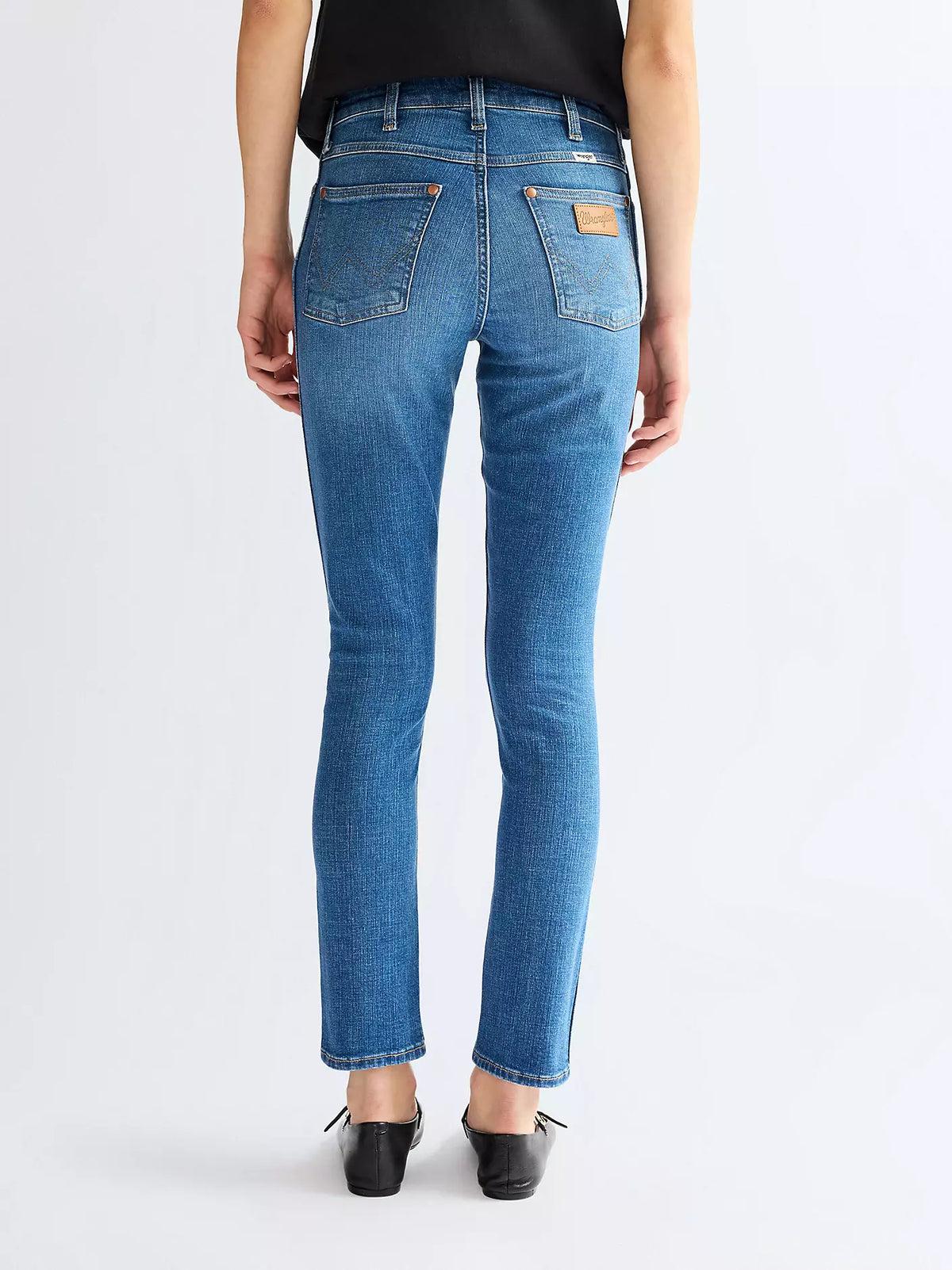 SIENNA 635
REBEL BLUE
MID RISE