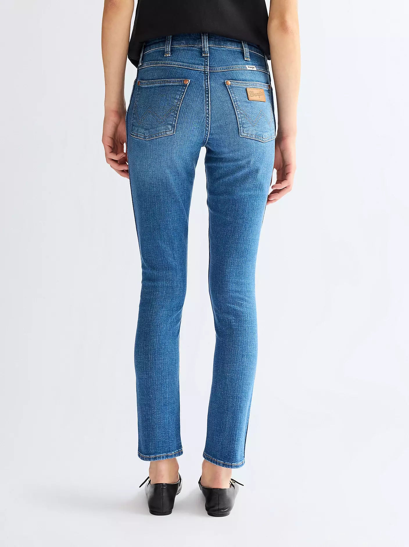 SIENNA 635
REBEL BLUE
MID RISE