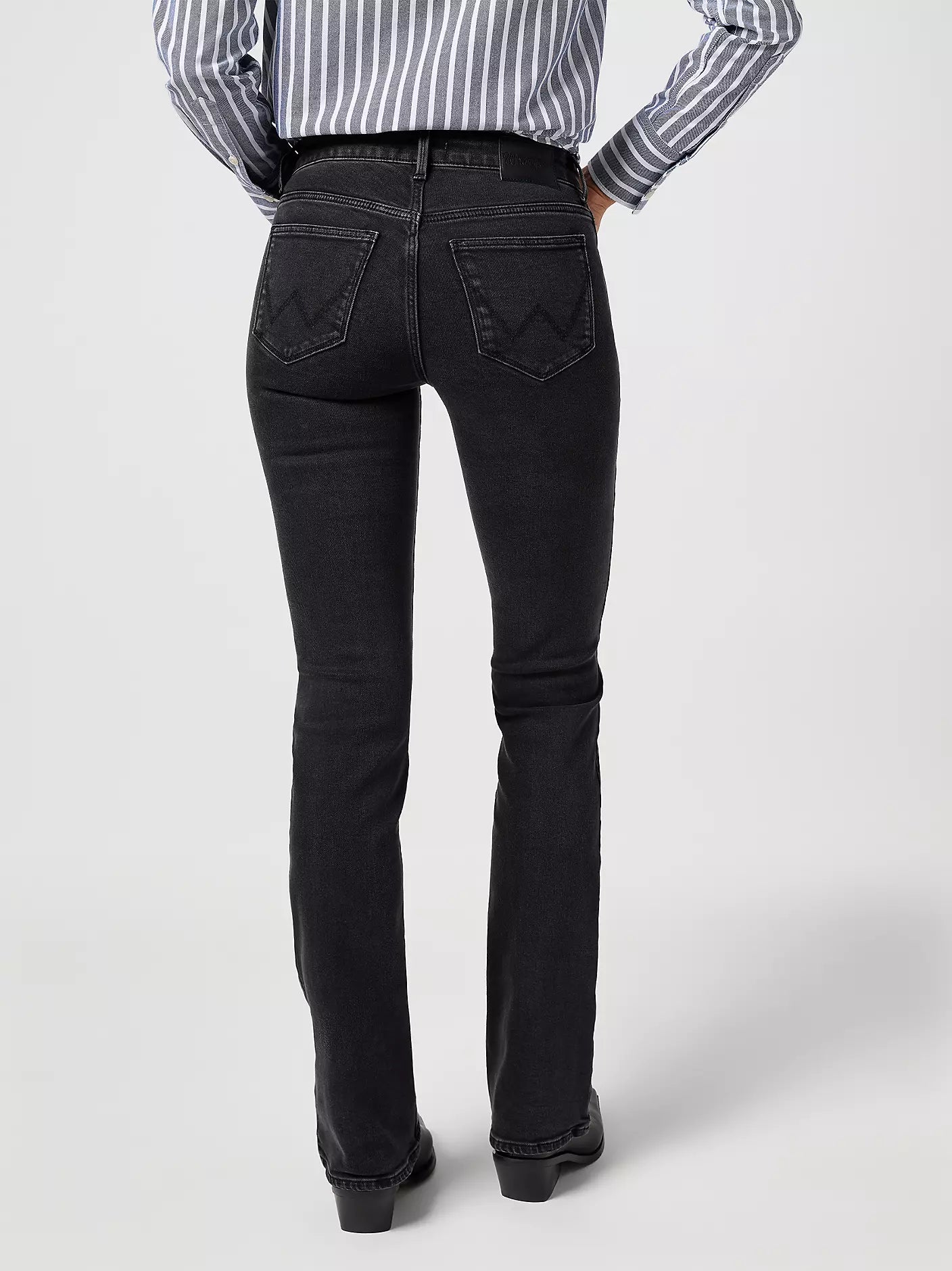 SULTRY BLACKOUT
BOOTCUT 625