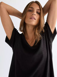 EASY V NECK BLACK