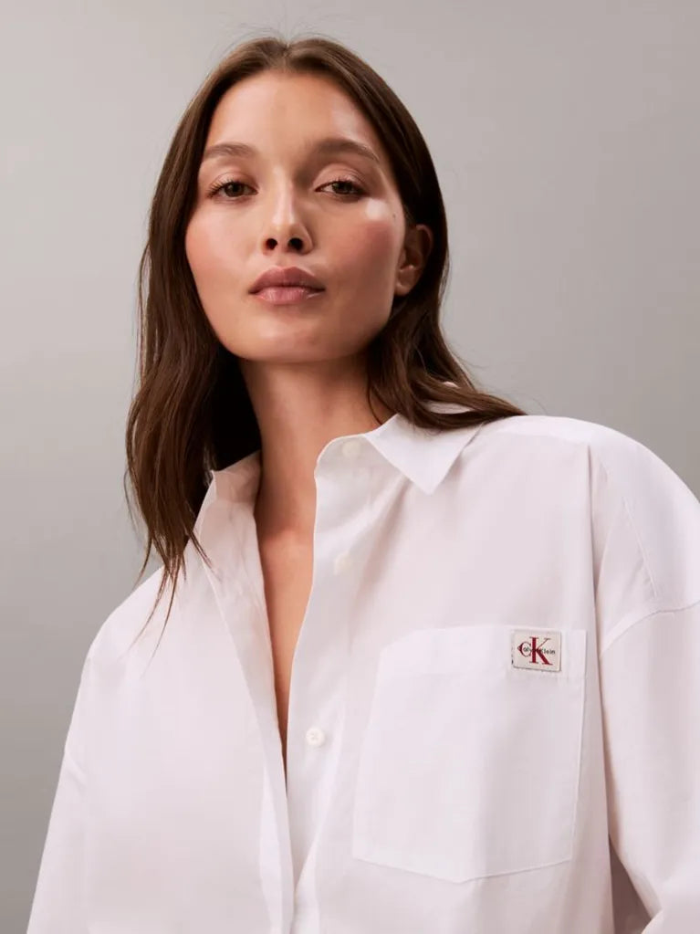 Camicia corta in popeline con monologo intessuto