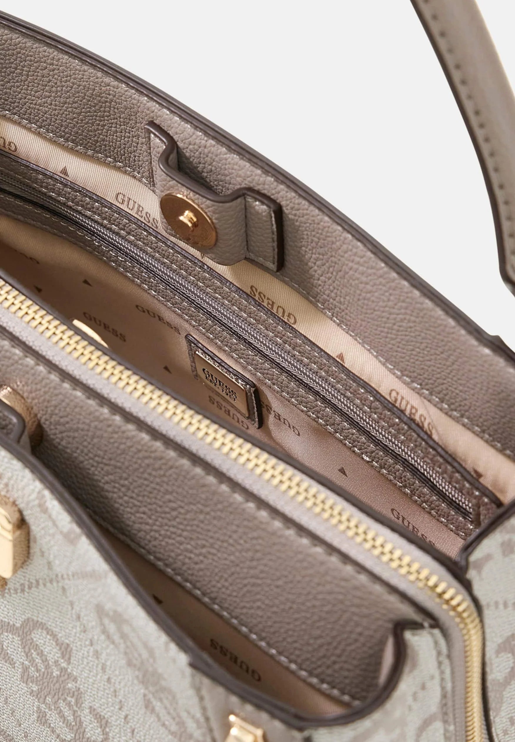 KARNILLA LOGO GUESS