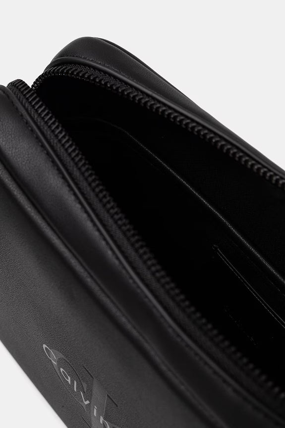 BOLD POUCH W/HANDLE