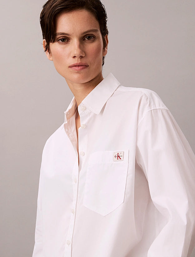 Camicia button-down in popeline con monologo intessuto