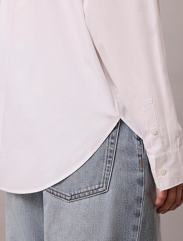 Camicia button-down in popeline con monologo intessuto