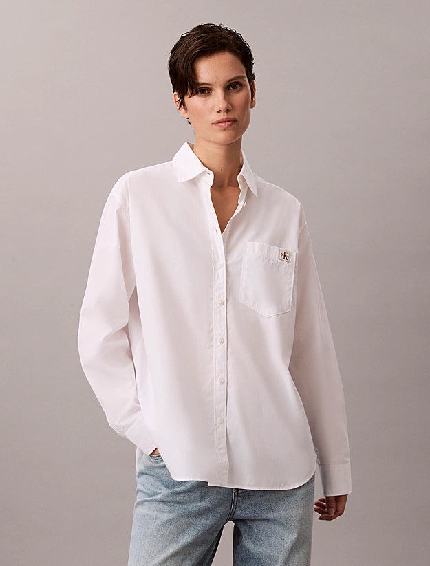 Camicia button-down in popeline con monologo intessuto