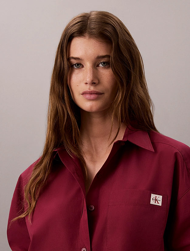 Camicia corta in popeline con monologo intessuto
