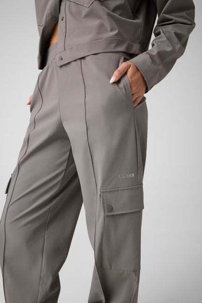 Pantaloni cargo in nylon