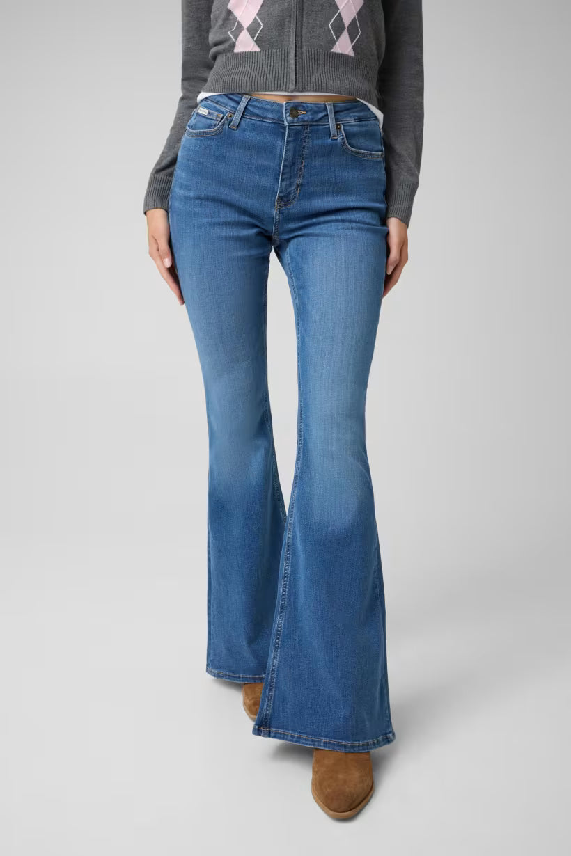 Jeans a zampa a vita alta