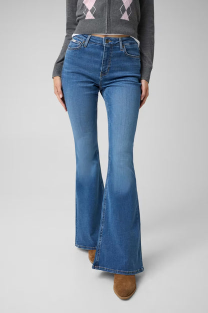 Jeans a zampa a vita alta