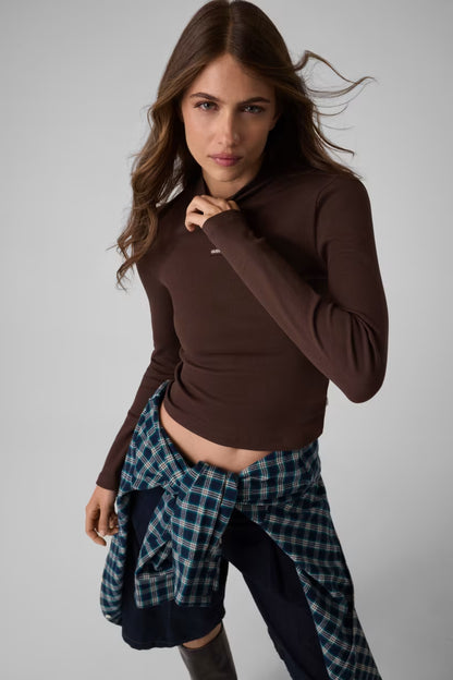 Maglione a collo alto con logo a patch