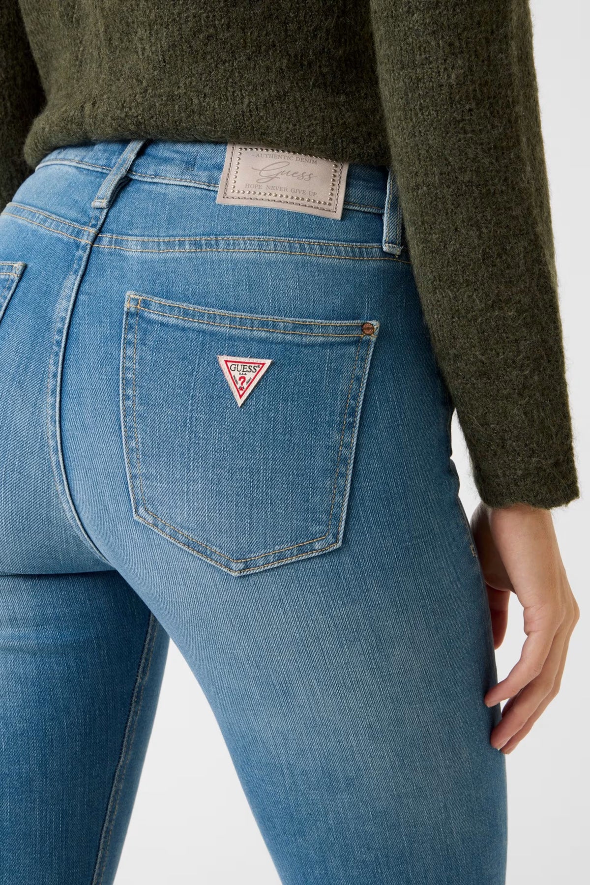 JEANS CURVY FIT
HIGH RISE
BOTT LEG
GUESS